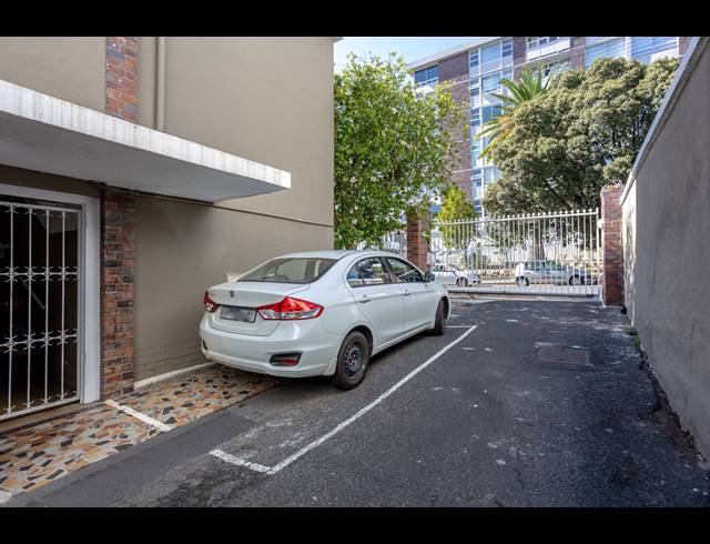 1 BEDROOM FLAT TO LET IN GARDENS